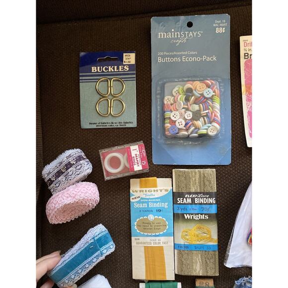 Lot of 36 New/Vtg Sewing Notions, Supplies, Buckles,Buttons Tape, Clasps, Ribbon - Picture 2 of 12
